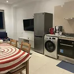 Chic Apartment Islan